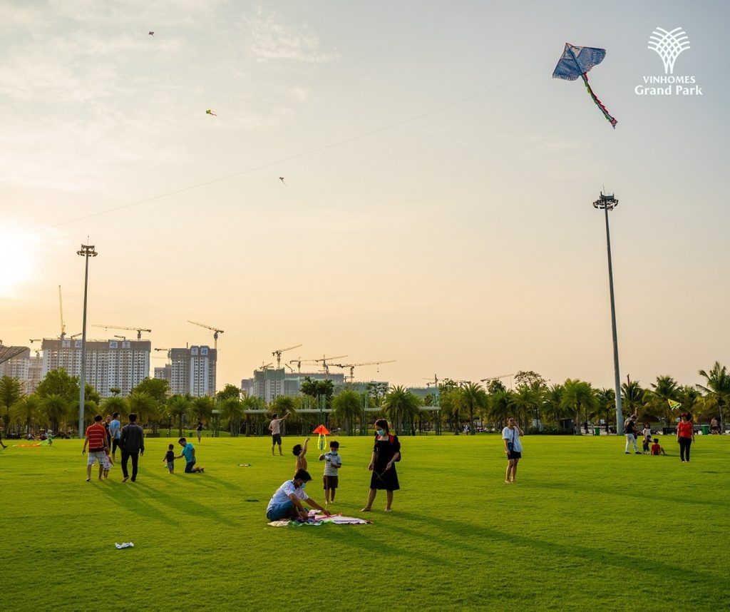 mua nha duoc chon hang xom va san hoc bong cho con2