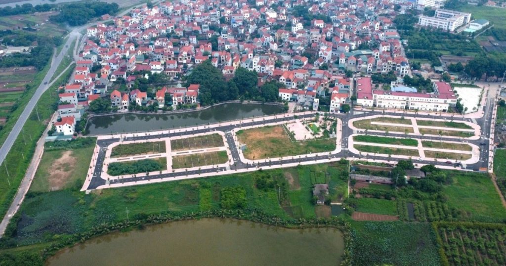 dan phuong dung phien dau gia 26 lo dat o xa tan hoi