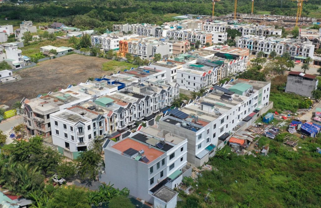 tai tp hcm nha dan duoc phep xay tang ham tro lai